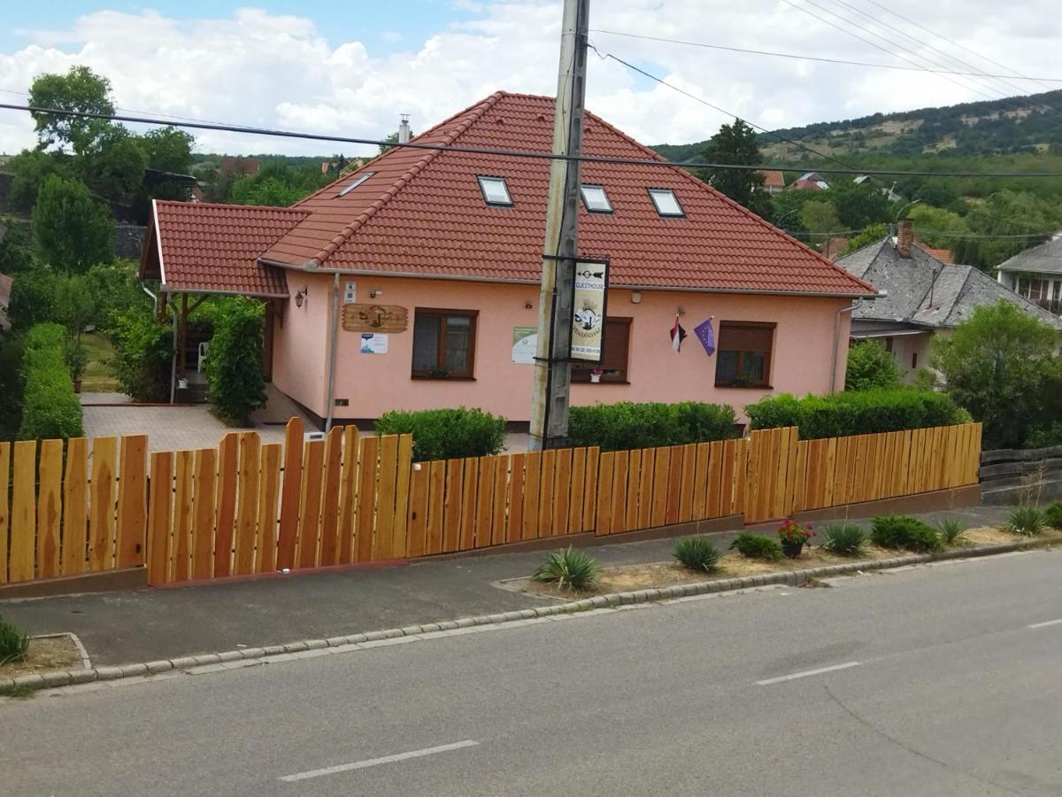 Vár-Liget Vendégház Kisnána Exterior foto